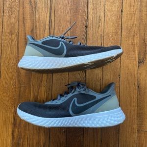 Nike Sneakers Size 9